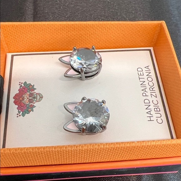 True To Form | Cat Earrings - Picture 3 of 8